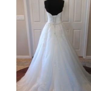 New MAGGIE SOTTERO wedding dress